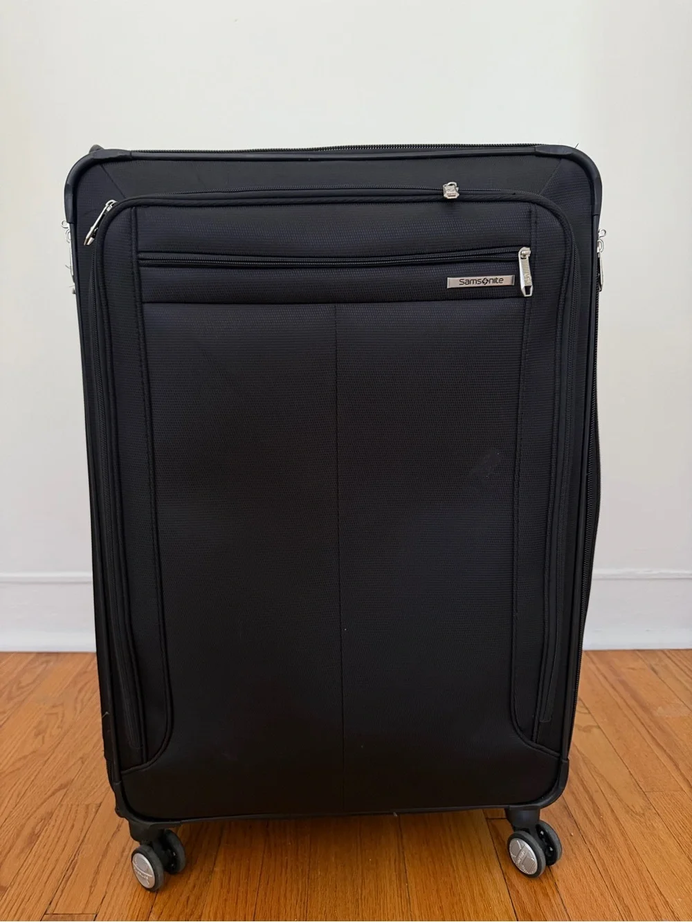 Samsonite Large Black Softside Spinner Luggage